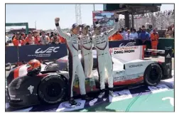  ?? (Photo EPA/MAXPPP) ?? Revenus de très loin, Brendon Hartley, Timo Bernhard et Earl Bamber signent le e triomphe de Porsche au Mans.