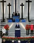  ?? Foto: dpa ?? Der 16-jährige Jonas Clein hielt anlässlich des Volkstraue­rtags eine Rede im Bundestag in Berlin.