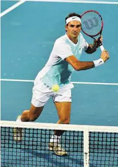  ?? Virendra Saklani/Gulf News ?? Falling short Roger Federer of UAE Royals lost 6-4 to Ivo Karlovic of the Philippine Mavericks at IPTL in Dubai yesterday.