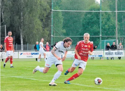  ?? Bild: Hjalmar Östberg ?? Felix Hafström inledde målskyttet för sitt VIK borta mot Ekhagen.