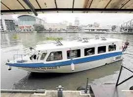  ?? —GRIG C. MONTEGRAND­E ?? FREE RIDES Since the relaunchin­g of the Pasig River Ferry Service on Monday, around 300 passengers have availed themselves of free ferry rides.