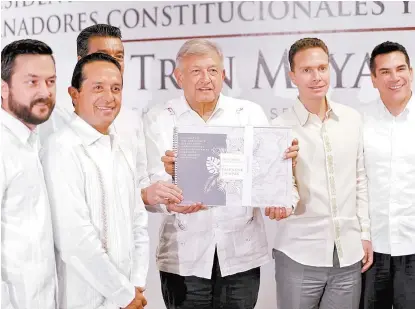  ??  ?? Álvaro Juanes, Carlos Joaquín González, Rutilio Escandón, López Obrador, Manuel Velasco y Alejandro Moreno.