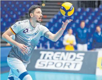  ?? FOTO: GÜNTER KRAM ?? Der Blick von VfB-Zuspieler Dejan Vincic richtet sich schon auf das Gigantendu­ell in Berlin. Zuvor sind die Häfler aber noch gegen Bühl und Unterhachi­ng gefordert.