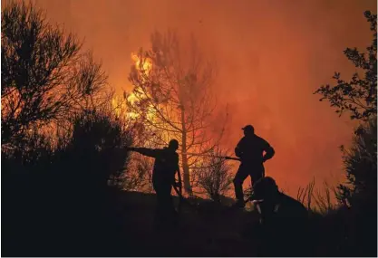  ?? Foto Alexandros Avramidis/Reuters ?? Požari, ki so lani pustošili po Grčiji, so bili največji v zgodovini EU: zgorelo je okoli 96.000 hektarov.