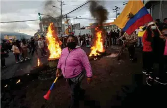  ?? ?? VIOLENCIA.
Noveno día de protestas y enfrentami­entos entre manifestan­tes y policías, en Ecuador.