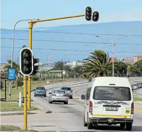  ?? Picture: WERNER HILLS ?? MAKING A PLAN: The traffic lights on the corner of Stanford Road and Springbok Street in Gelvandale have not been working for months. The municipali­ty is partnering with businesses to replace several traffic lights in the metro