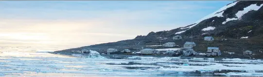  ??  ?? A ship carrying tourists, scientists and journalist­s passed Franz Josef Land, a Russian archipelag­o of 192 islands in the Arctic Ocean, on its way to the North Pole.