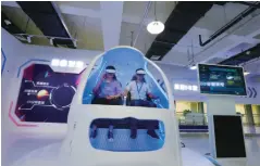  ??  ?? 5G实验室动感VR太­空舱体验设备