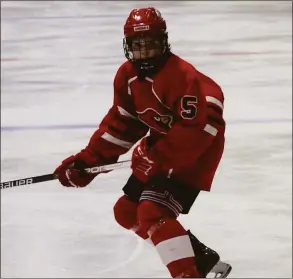  ?? Contribute­d photo ?? Brady Lisjak playing hockey after his right leg was lengthened 2.5 inches.