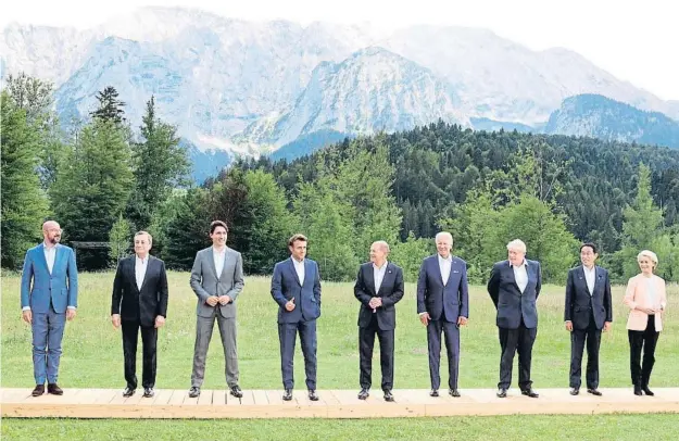  ?? Lies Joh nnssen- o i B oo e!" ?? Michel, Draghi (Itàlia), Trudeau (Canadà), Macron (França), Scholz (Alemanya), Biden (EUA), Johnson (Regne Unit), Kishida (Japó) i Von der Leyen