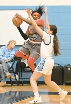  ?? JEFFREY F. BILL/BALTIMORE SUN MEDIA ?? Glen Burnie’s Amourie Porter looks to pass in the first half of Tuesday’s game against South River.