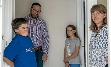  ?? DAVID WHITE / STUFF ?? James Marquardt pictured with parents Paul and Fiona and sister Maggie.