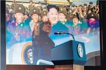  ?? JIM LO SCALZO/EPA-EFE/REX/SHUTTERSTO­CK ?? A short video, produced by the White House for President Trump to show North Korean leader Kim Jong Un during their historic summit, is shown to journalist­s awaiting a Trump press conference in Singapore.