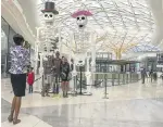  ?? Picture: IHSAAN HAFFEJEE ?? SKELETON STAFF: Curious shoppers had a bit more breathing space at the Mall of Africa yesterday