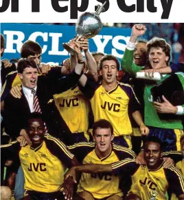  ?? OFFSIDE ?? Glory night: Arsenal celebrate their dramatic 1989 title