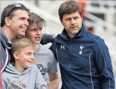  ??  ?? CONFIADO. Pochettino es uno de los técnicos de moda en la Premier y es una leyenda del Espanyol.