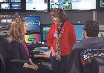  ?? ERIC LIEBOWITZ, NBC ?? Carol (Andrea Martin, center) gets a job as an intern at the cable news show where her daughter, Katie (Briga Heelan), and Justin (Horatio Sanz) work.