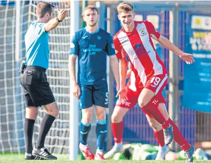  ?? Pictures: SNS Group. ?? Rory Currie wheels away after grabbing East Fife’s second goal against Partick.