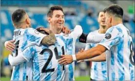  ??  ?? Messi celebra uno de sus goles el lunes ante Bolivia.