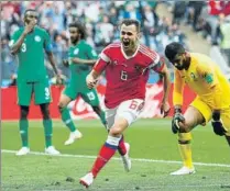  ?? FOTO: AP ?? Denis Cheryshev celebra uno de sus dos goles a Arabia Saudí