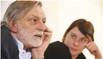  ?? DI NATASCIA BANDECCHI ?? Una missione
Una foto di Cecilia con il padre Gino Strada, medico e fondatore di Emergency, morto nell’agosto del 2021.