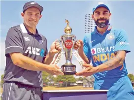  ?? BCCI ?? New Zealand’s stand-in captain Tom Latham (left) and his India counterpar­t Virat Kohli pose with the trophy ahead of the three-match ODI series. —