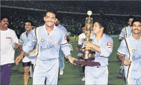  ?? REUTERS ?? Kapil Dev, Mohammad Azharuddin, Sachin Tendulkar and Vijay Yadav celebrate after winning the Hero Cup at the Eden Gardens in 1993.