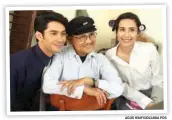  ?? AGUS WAHYUDI/JAWA POS ?? FIT: B.J. Habibie melihat proses syuting. Dia ditemani Reza Rahadian dan Julia Alexandra. Foto bawah, halaman koran Sachsische Zeitung.
Rudy Habibie