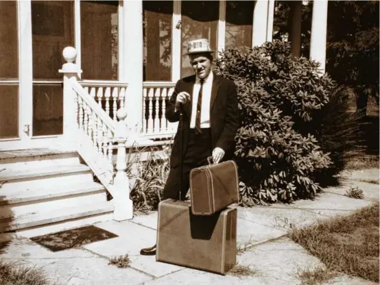  ?? DAVID MIXNER VIA NEW YORK TIMES ?? Above, Mr. Mixner pcitured outside his home at the time in Livingston Manor, N.Y., as he prepared to go to the 1964 Democratic National Convention in Atlantic City, N.J. Below, Mr. Mixner in 2007, also in Livingston Manor.