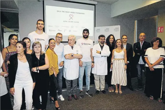  ?? FOTO: PEP MORATA ?? Ricky Rubio y Víctor Claver, protagonis­tas de la presentaci­ón de la nueva sala para pacientes oncológico­s y familiares del Hospital Dexeus