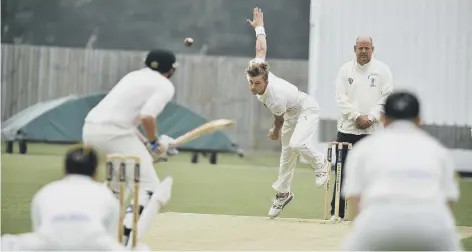  ??  ?? Fast bowler David Sayer in action for Peterborou­gh Town