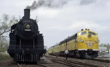  ??  ?? During 1385’s break-in run on the Oconto wayfreight, VP Ed Burkhardt’s inspection train arrived from the north. The trains swapped power, and the 4-6-0 took the special into Green Bay.