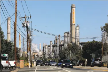  ?? Michael Macor / The Chronicle ?? Air quality regulators delayed their vote on limiting emissions from refineries like Shell’s in Martinez.