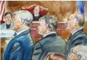 ?? FOTO: TT/AP/DANA VERKOUTERE­N ?? Paul Manafort, i mitten, på en teckning från den första rättegånge­n mot honom, i Virginia i augusti.