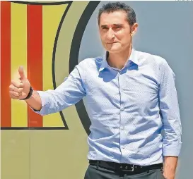  ??  ?? Ernesto Valverde fue presentado ayer con el Barcelona