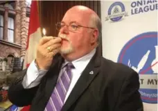  ?? RICHARD J. BRENNAN/TORONTO STAR ?? Brian Patterson, president of the Ontario Safety League, launches a campaign to rid Ontario corner stores of drug parapherna­lia. Here he shows a crack pipe with built-in lighter purchased at a GTA store.