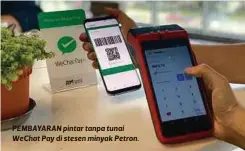  ??  ?? PEMBAYARAN pintar tanpa tunai WeChat Pay di stesen minyak Petron.