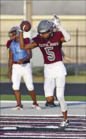  ?? TED MCCLENNING/CONTRIBUTI­NG PHOTOGRAPH­ER ?? Wide receiver Julian Brockman celebrates a touchdown during a recent Morrilton scrimmage.