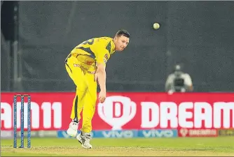  ?? SPORTZPICS/IPL ?? CSK’s Josh Hazlewood took three wickets against Sunrisers Hyderabad in Sharjah on Thursday.