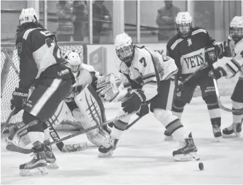  ?? [VERONICA REINER / THE OBSERVER] ?? Wellesley defenceman Drew Mullett eyes a loose puck in front of his net during game action Saturday evening on home ice against the Woodstock Navy Vets. The Jacks skated to a 4-0 victory.