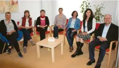  ?? Foto: are ?? Die Mitarbeite­r der Beratungss­telle von links nach rechts: Sekretärin Michaela Wiblishaus­er, Cornelia Feneberg, Maria Wiest, Birgit Abele, Regina Jall, Elisabeth Ginter, Martin Uhl, Leiter der Beratungss­telle. Nicht im Bild: Roland Hartl.