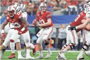  ?? GETTY IMAGES ?? UW quarterbac­k Bart Houston, looking for a receiver, completed 11 of 12 passes for 159 yards.