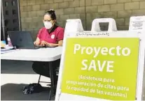  ?? ALEXANDRA MENDOZA U-T ?? Sandra Mendoza works at the COVID vaccinatio­n clinic set up at Mar Vista High School in Imperial Beach.