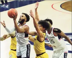  ?? David Butler II / USA Today Sports ?? UConn guard R. J. Cole ( 1) shoots against Marquette on Saturday.