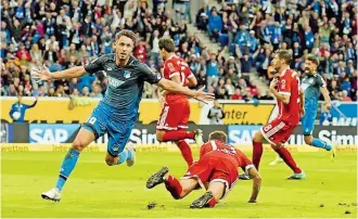  ??  ?? Der neue Bayern- Schreck: Mark Uth bejubelte für die Hoffenheim­er einen Doppelpack, sorgte für den verdienten 2: 0- Heimsieg.