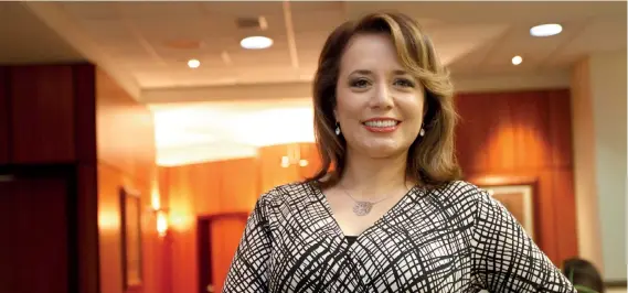  ?? “Refundir deudas es una buena opción para buscar salir antes de ellas y cambiar la mentalidad, no como puerta para volver a caer en ellas”, dijo Tania Jiménez, asesora financiera. Archivo/La República ??