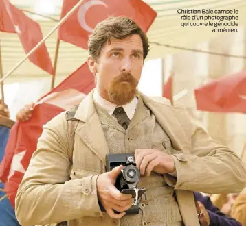  ??  ?? Christian Bale campe le rôle d’un photograph­e qui couvre le génocide arménien.