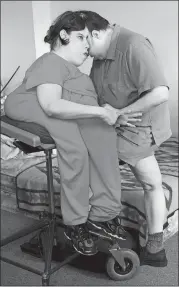  ?? BRAD C. BOWER, FILE/AP PHOTO ?? Conjoined twins George, left, and Lori Schappell are seen in their Reading, Pa., home, on Aug. 8, 2002.