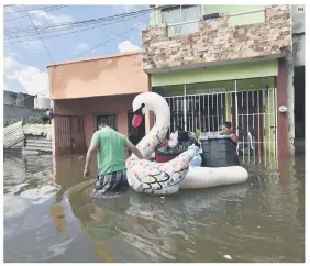  ?? EFE ?? ESTRAGOS. El pasado fin de semana, la tormenta tropical “Gamma” obligó a miles de personas a evacuar sus hogares en Tabasco y Chiapas.