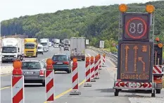  ?? FOTO: DPA ?? Die Sanierung von Autobahnen ist derzeit noch Aufgabe des Landesbetr­iebs für Straßenbau, künftig einer Bundesgese­llschaft.